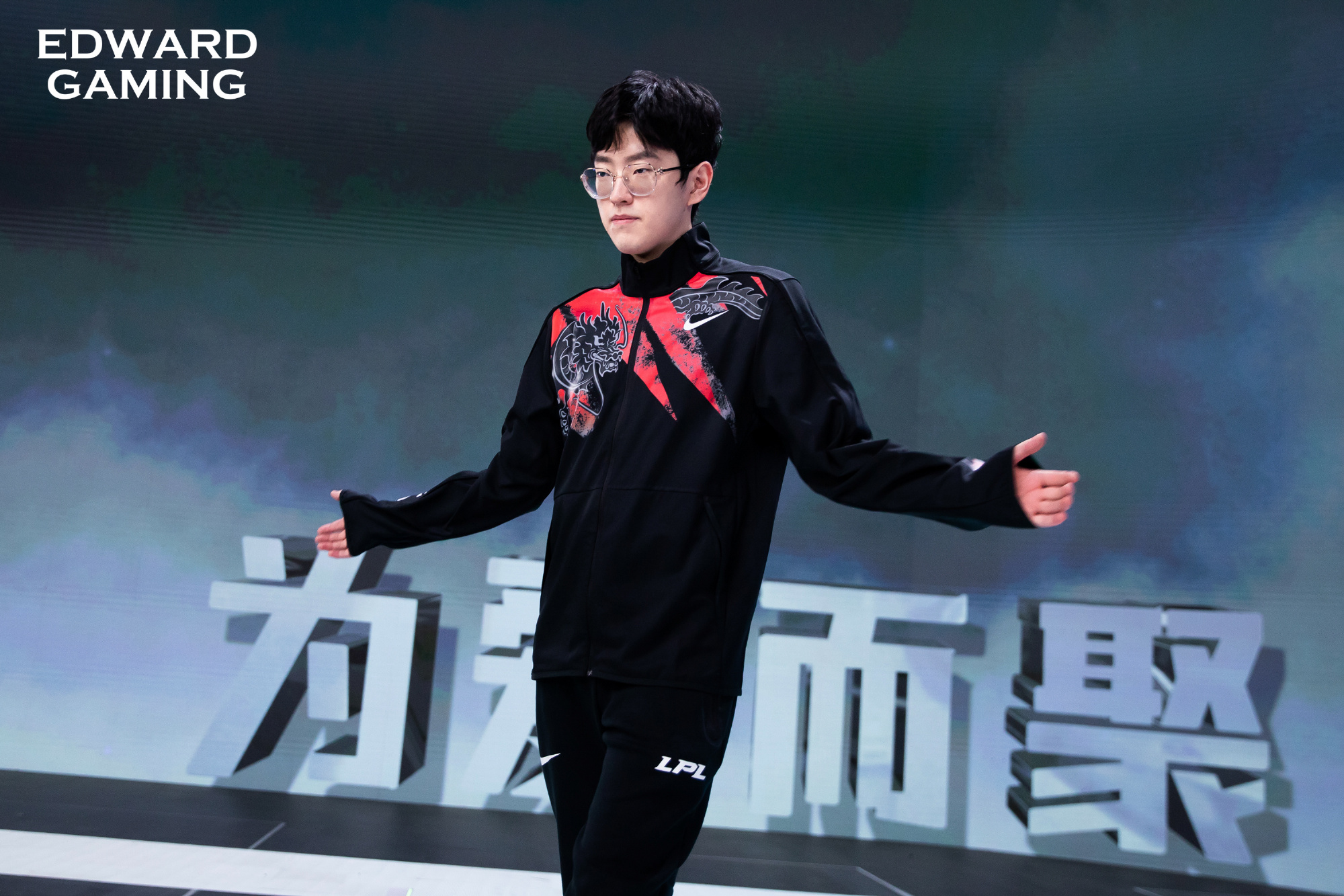 Scout在DWG比赛中夺冠，领先优势明显引发热议！
